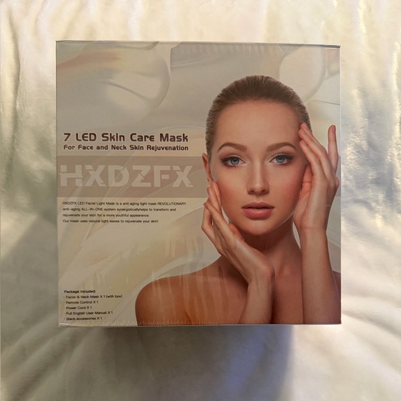 Gold LED Facial Mask - Picture 2 of 9